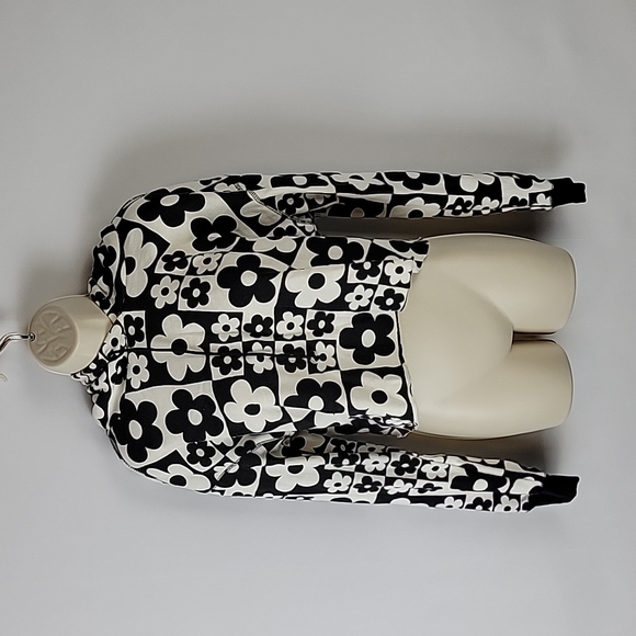 Wild Fable Long Sleeve Crop Hoodie, Black/White, Size S M L XL XXL, NWT